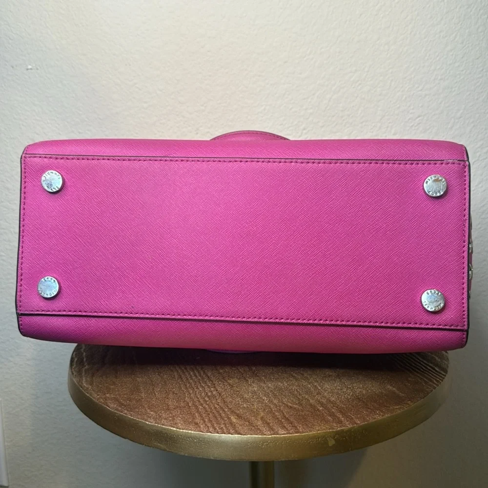 MICHAEL KORS SELMA Grommet
Saffiano Leather LG Satchel, Fuchsia pink, GUC - Picture 11 of 17